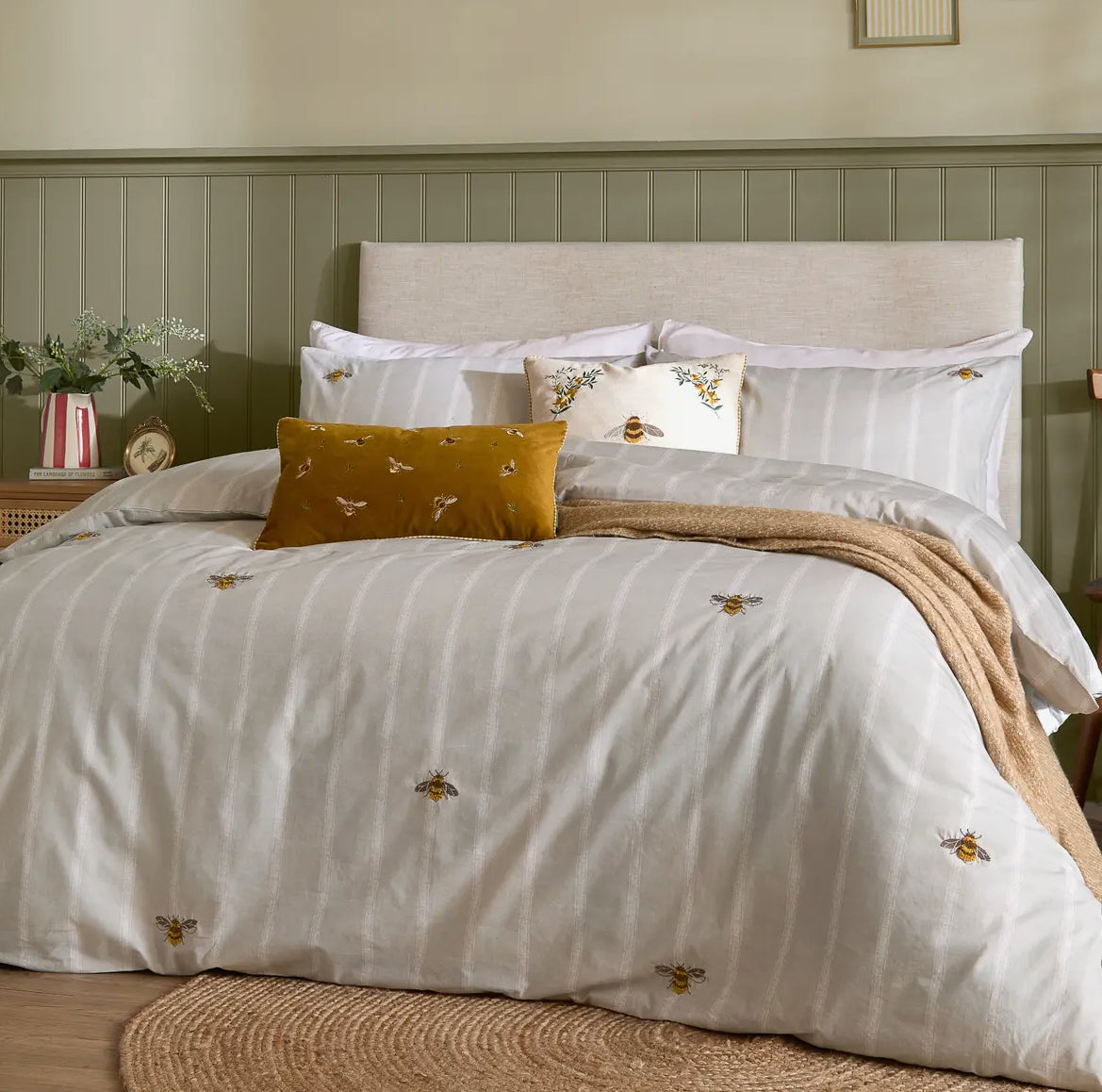 Bee Velvet Cushion